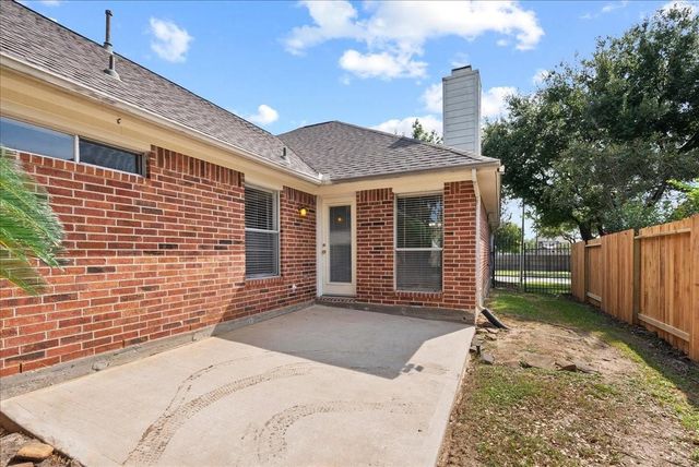 4019 Applerock Drive, Baytown, TX 77521