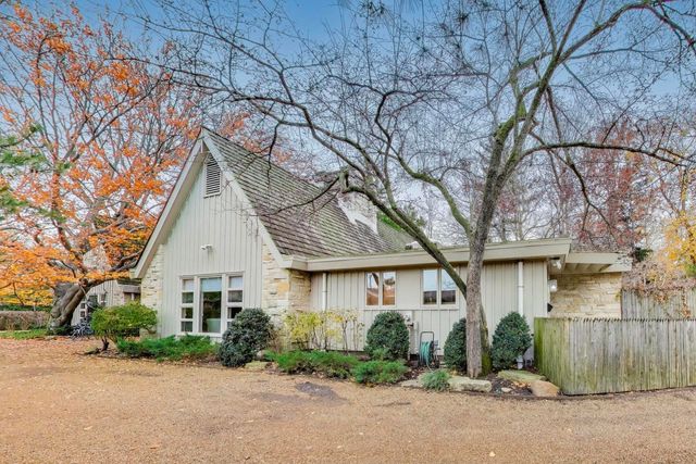 42 Woodley Road, Winnetka, IL 60093