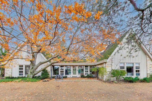 42 Woodley Road, Winnetka, IL 60093