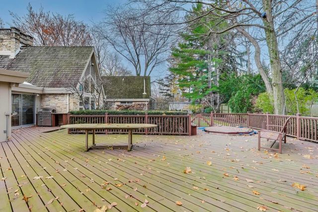 42 Woodley Road, Winnetka, IL 60093