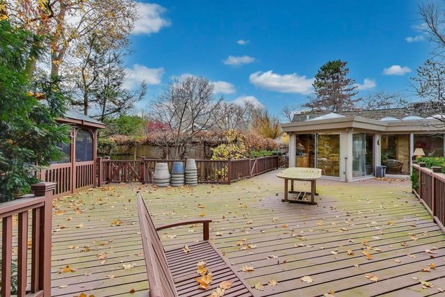 42 Woodley Road, Winnetka, IL 60093