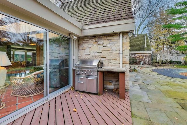 42 Woodley Road, Winnetka, IL 60093