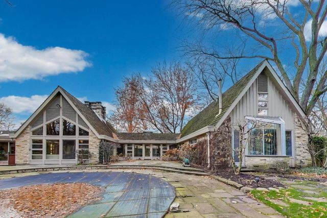 42 Woodley Road, Winnetka, IL 60093