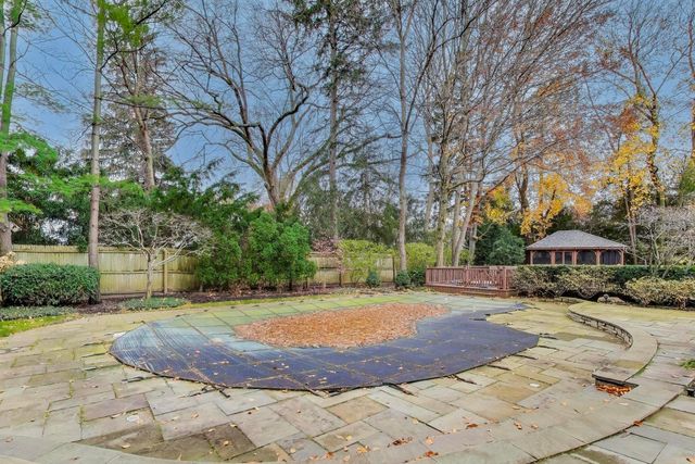 42 Woodley Road, Winnetka, IL 60093