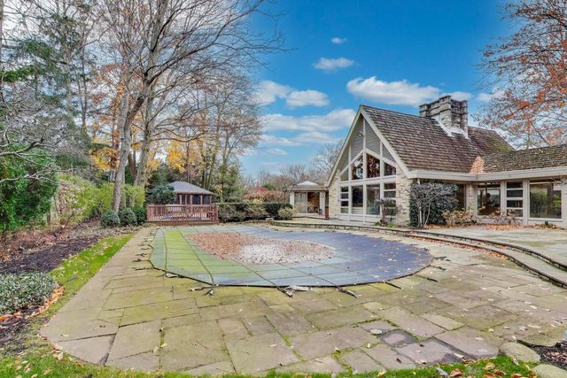 42 Woodley Road, Winnetka, IL 60093