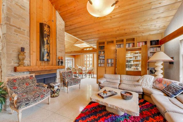 42 Woodley Road, Winnetka, IL 60093