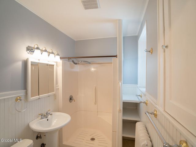 1 McLeod Road, Troy, NY 12180