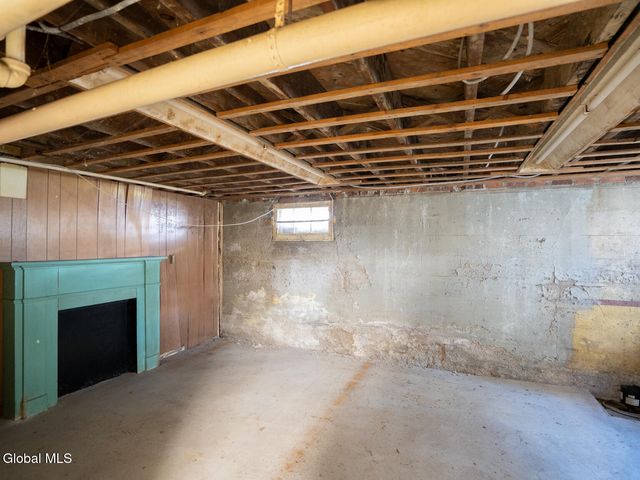 1 McLeod Road, Troy, NY 12180