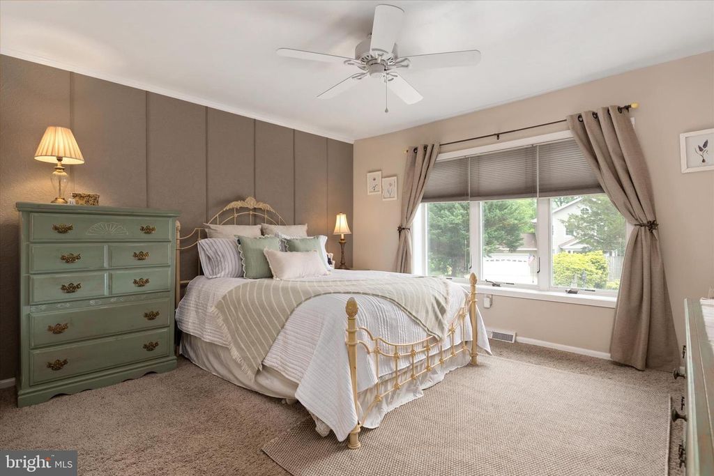Image 18 of property listing at 508 WALNUT DR, Riva, MD 21140