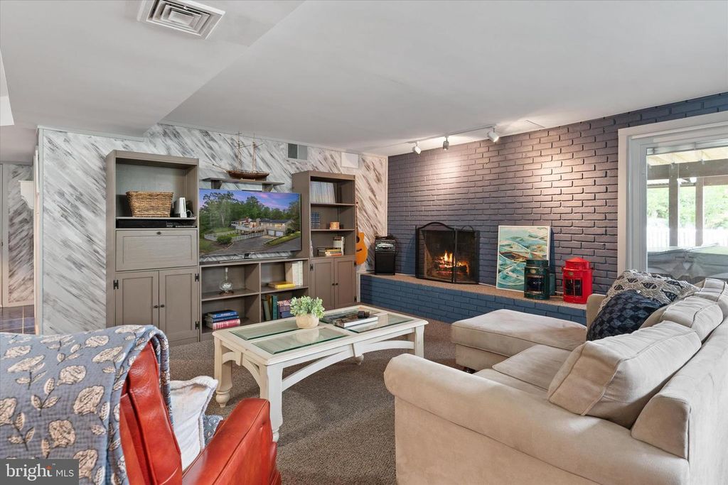 Image 25 of property listing at 508 WALNUT DR, Riva, MD 21140