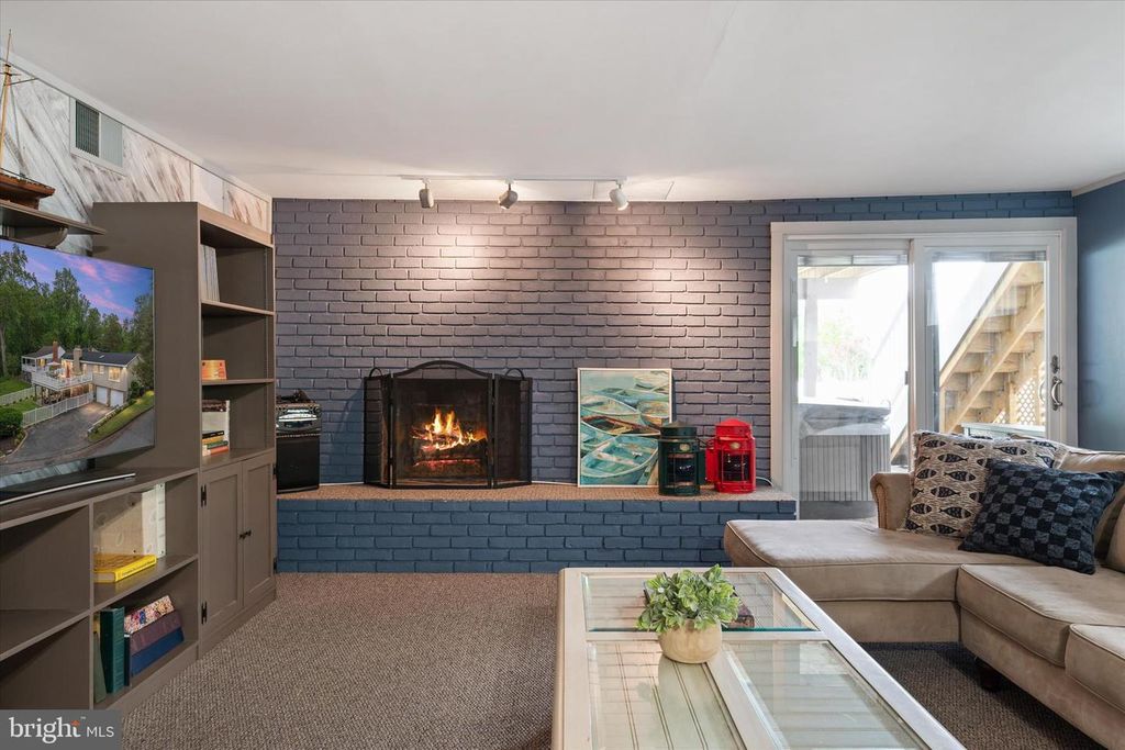 Image 27 of property listing at 508 WALNUT DR, Riva, MD 21140