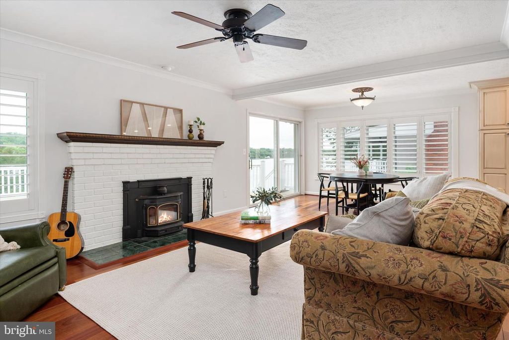 Image 6 of property listing at 508 WALNUT DR, Riva, MD 21140