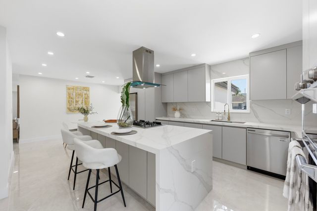 2280 SE 10th Court, Pompano Beach, FL 33062