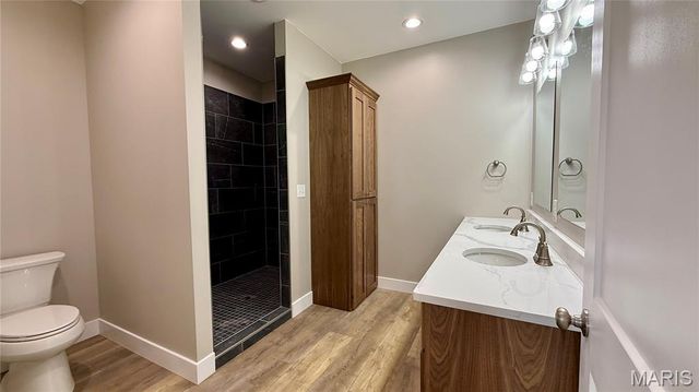 205 E Larkspur Ct, Hannibal, MO 63401