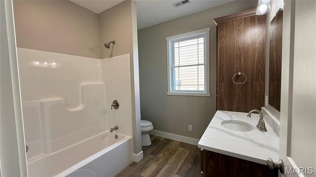 205 E Larkspur Ct, Hannibal, MO 63401