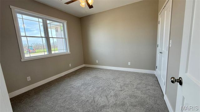 205 E Larkspur Ct, Hannibal, MO 63401