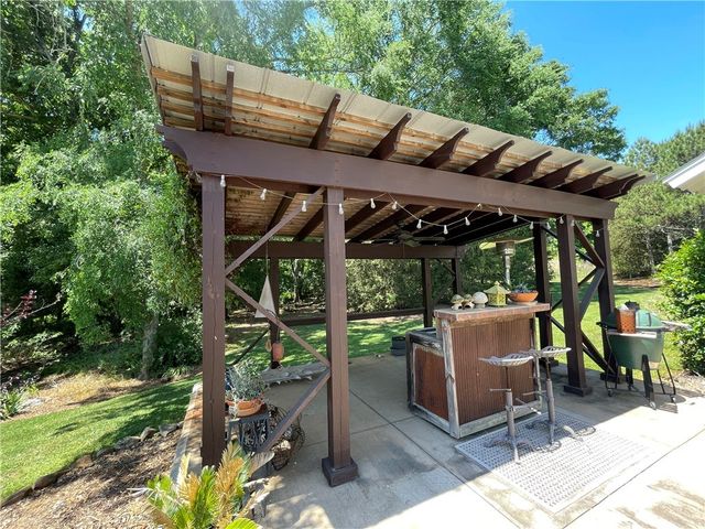 156 Lake Oglethorpe Drive, Arnoldsville, GA 30619