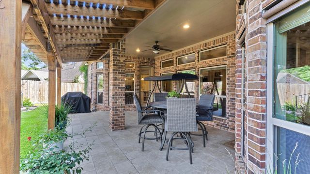 2126 Graystone Hills Drive, Conroe, TX 77304