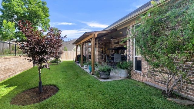 2126 Graystone Hills Drive, Conroe, TX 77304