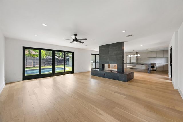 8900 Point West DR, Austin, TX 78759
