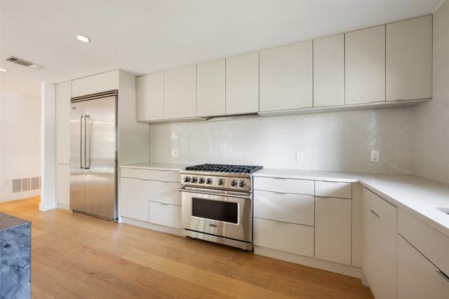 8900 Point West DR, Austin, TX 78759