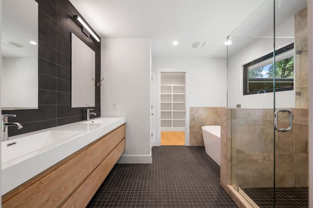 8900 Point West DR, Austin, TX 78759