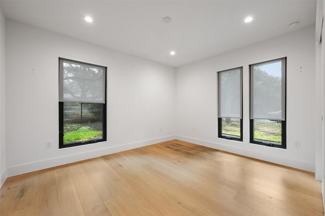 8900 Point West DR, Austin, TX 78759