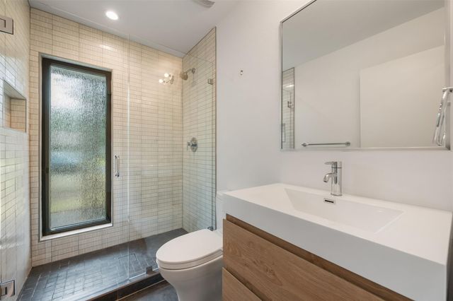 8900 Point West DR, Austin, TX 78759