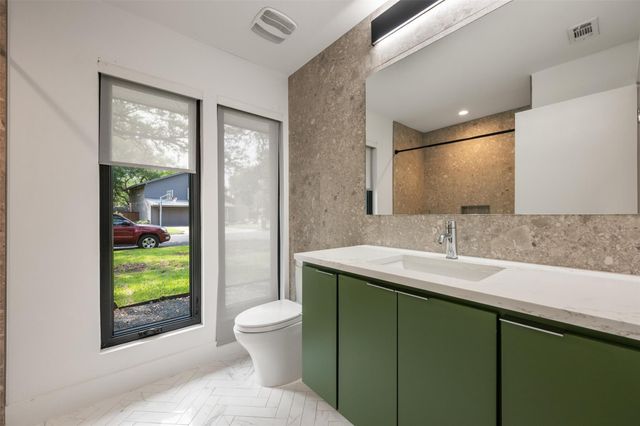 8900 Point West DR, Austin, TX 78759
