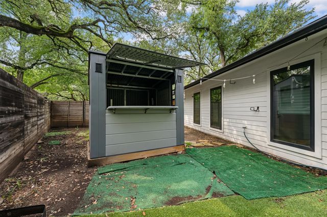 8900 Point West DR, Austin, TX 78759