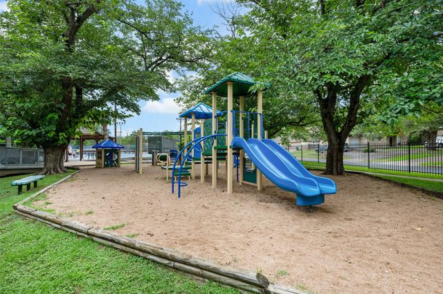 8900 Point West DR, Austin, TX 78759