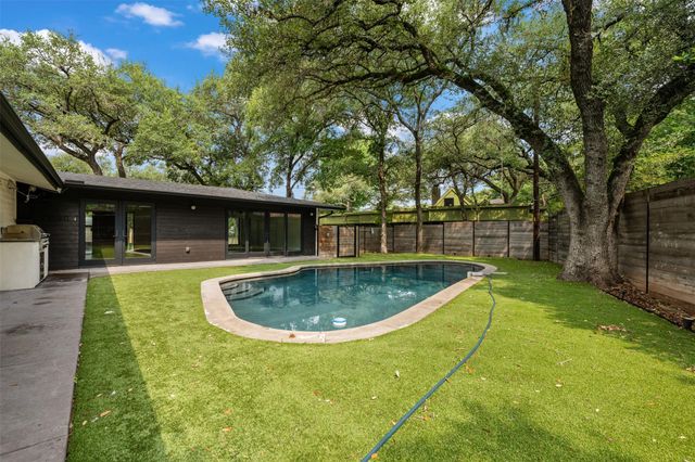 8900 Point West DR, Austin, TX 78759