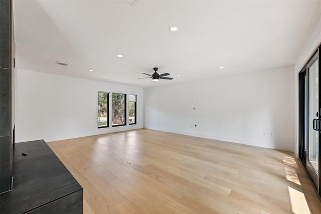 8900 Point West DR, Austin, TX 78759