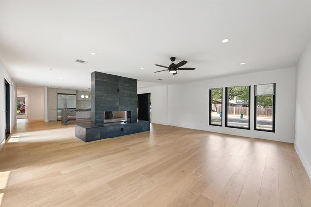 8900 Point West DR, Austin, TX 78759