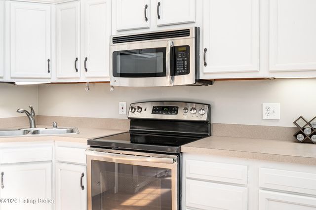 250 Crescent Hill Pl APT 201, Louisville, KY 40206