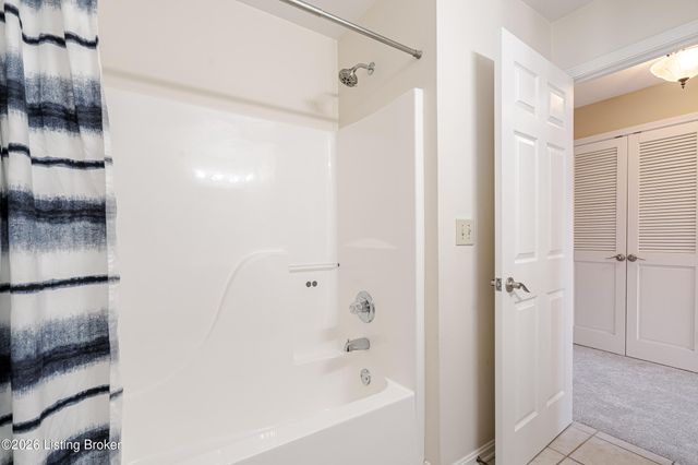 250 Crescent Hill Pl APT 201, Louisville, KY 40206