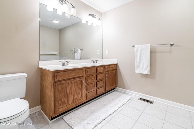 250 Crescent Hill Pl APT 201, Louisville, KY 40206