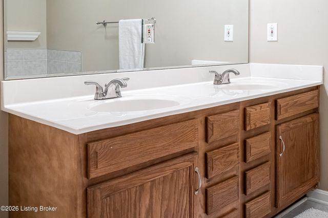 250 Crescent Hill Pl APT 201, Louisville, KY 40206