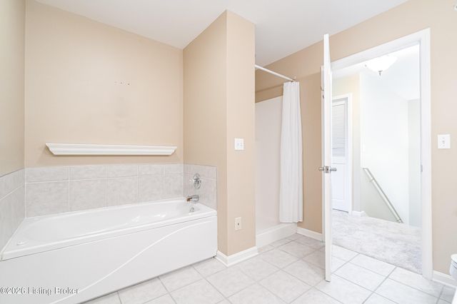 250 Crescent Hill Pl APT 201, Louisville, KY 40206
