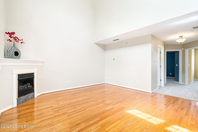 250 Crescent Hill Pl APT 201, Louisville, KY 40206