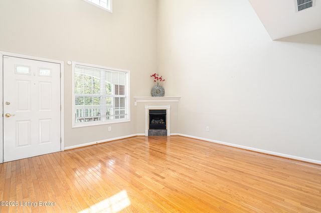 250 Crescent Hill Pl APT 201, Louisville, KY 40206