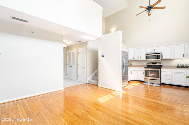 250 Crescent Hill Pl APT 201, Louisville, KY 40206