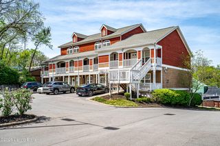 250 Crescent Hill Pl APT 201, Louisville, KY 40206