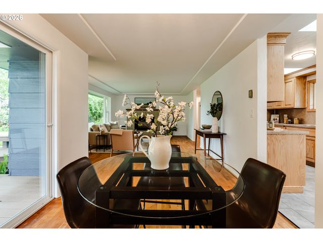 2750 VILLA Way, Springfield, OR 97477