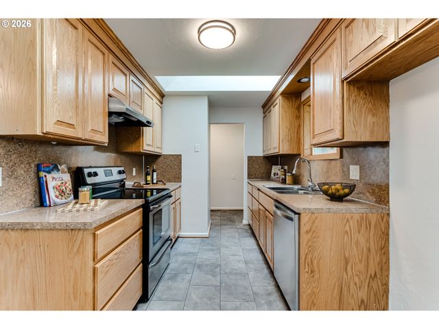 2750 VILLA Way, Springfield, OR 97477