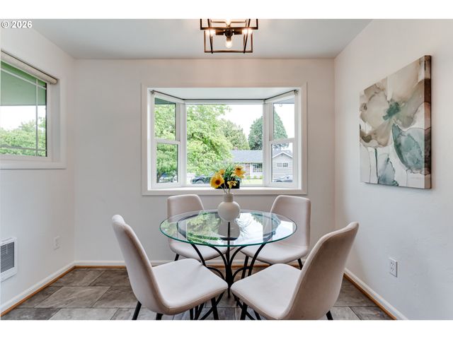2750 VILLA Way, Springfield, OR 97477