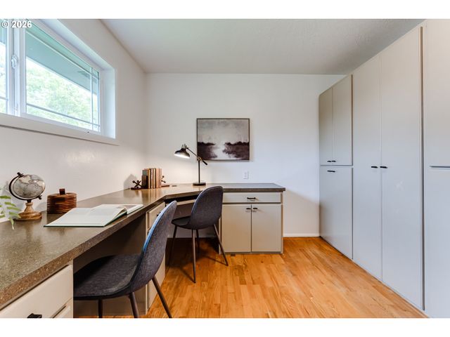 2750 VILLA Way, Springfield, OR 97477