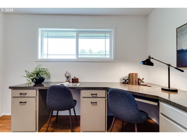 2750 VILLA Way, Springfield, OR 97477