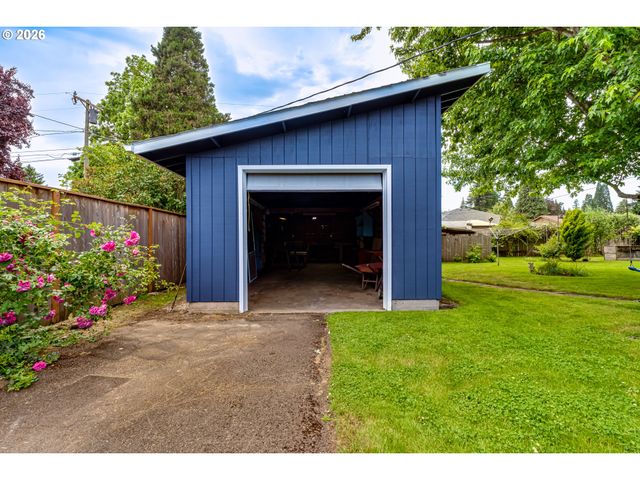 2750 VILLA Way, Springfield, OR 97477