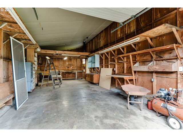 2750 VILLA Way, Springfield, OR 97477